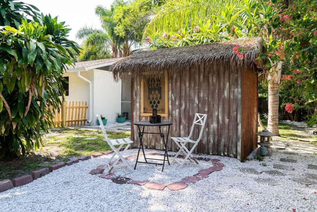 Welcome To The Bray Escape 4 Miles To Siesta Key Sarasota Exterior photo